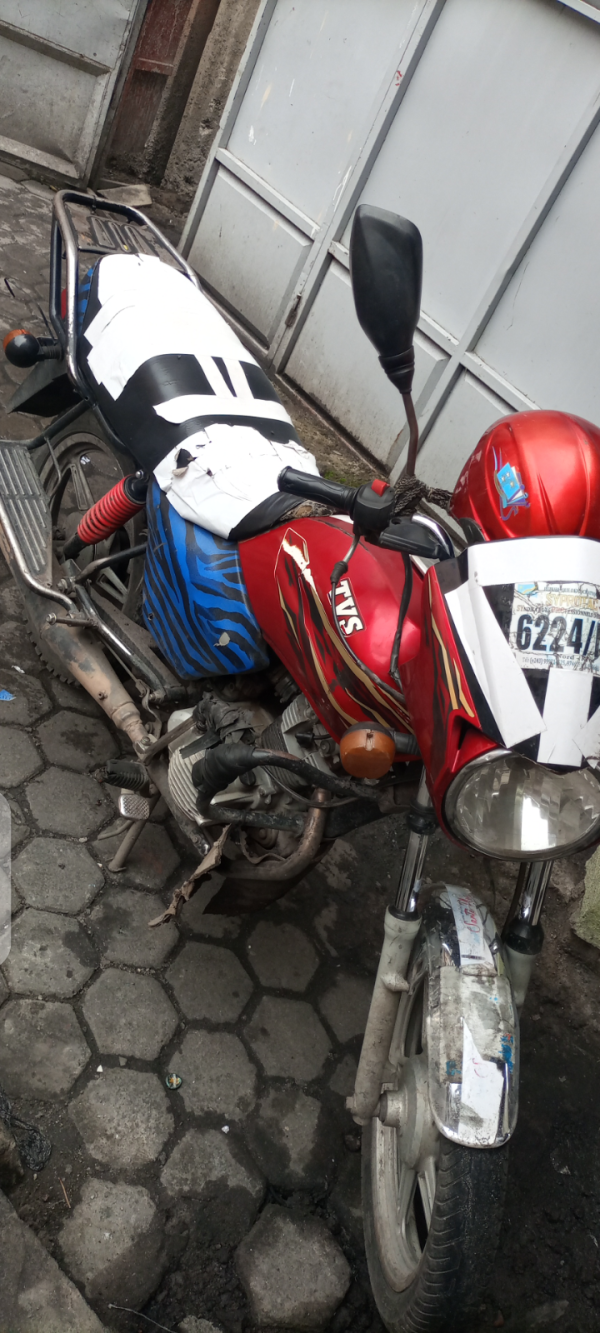 Moto TVS 4 vitesse/ pour la location et Taxi